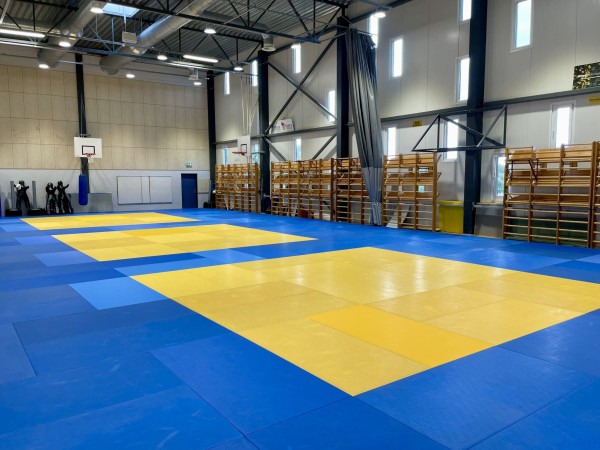 Kaheks jaotatav judosaal